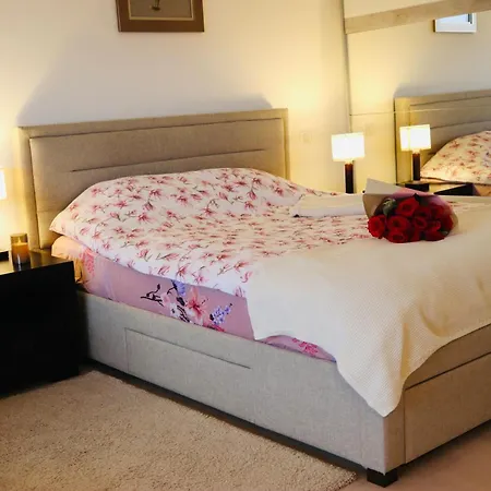 Vernescu 4 Luxury Living - Terrace Chic Apartment *